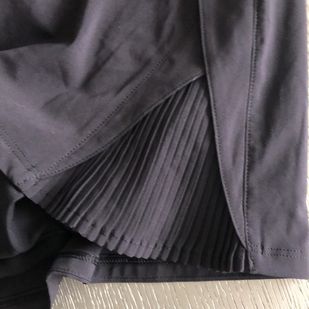 Lululemon Play Off The Pleats Skirt *13" size 2 - Picture 6 of 10